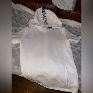 Boys medium short sleeve under armor shirt with hood